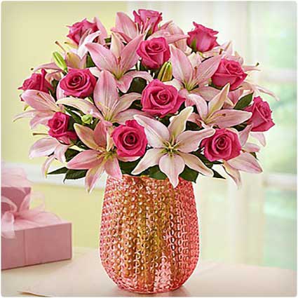Magnificent-Pink-Rose-and-Lily-Bouquet