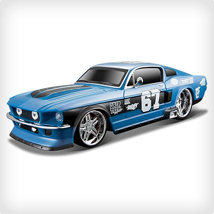 Maisto R/C 1:24 Scale Model 1967 Ford Mustang GT