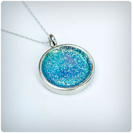 Make Your Own Glitter Necklace