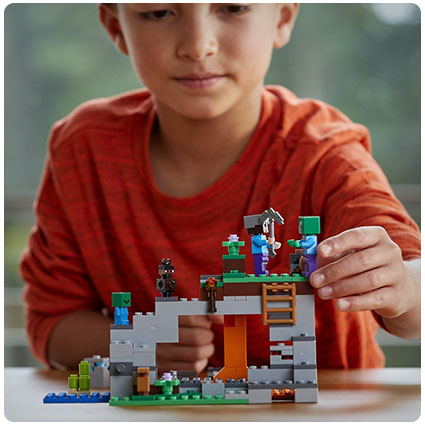 LEGO Minecraft The Zombie Cave Building Kit