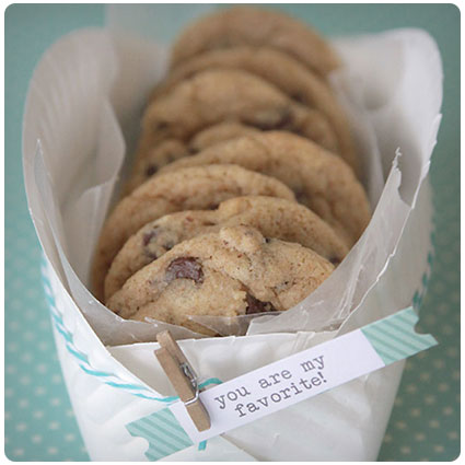 Easy Diy Cookie Basket Made From A Paper Plate